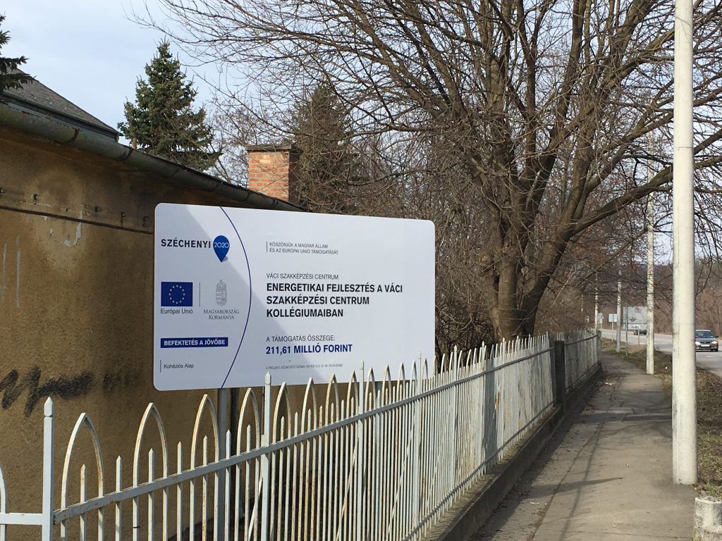 Bocskai kollégium projekt óriásplakát az épület mellett