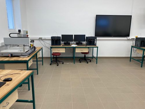 DKA tanterem, számítógépek, CNC marógép és a digitális tábla