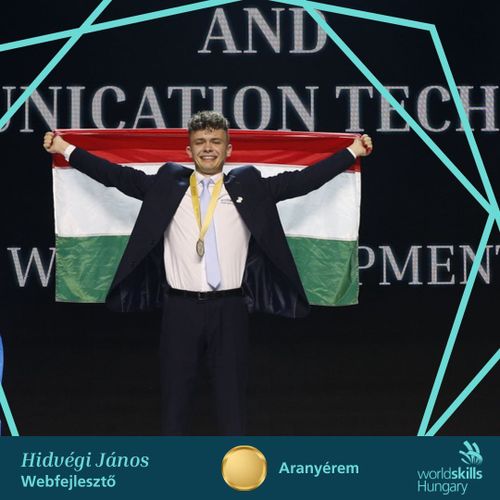 Az Euroskills 2023 webfejlesztő verseny győztese, Hidvégi János ünnepel, magyar zászlót tart a háta mögött, nyakában az érem
