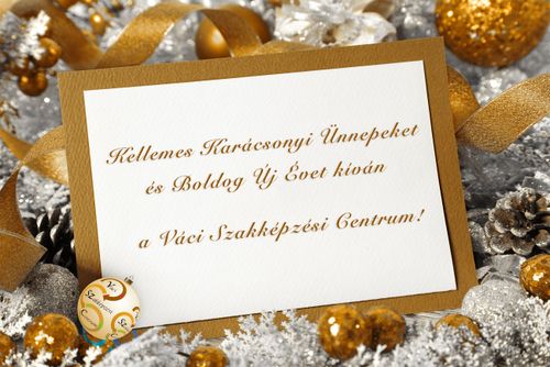 VSZC 2025-ös karácsonyi üdvözlőlap, egy arany keretes lap, körülvéve festett tobozokkal, szalaggal és gömb díszekkel, a szöveg: Minden kedves látogatójának Kellemes Karácsonyi ünnepeket és Boldog Új Évet kíván a Váci Szakképzési Centrum!